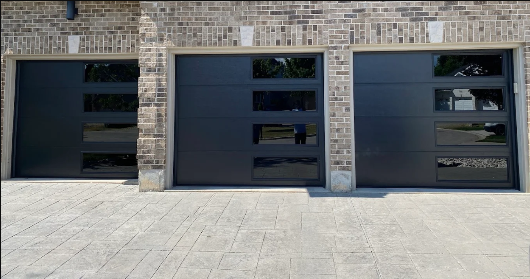 New steel garage door installed by Discount Garage Doors in Kitchener, Ontario